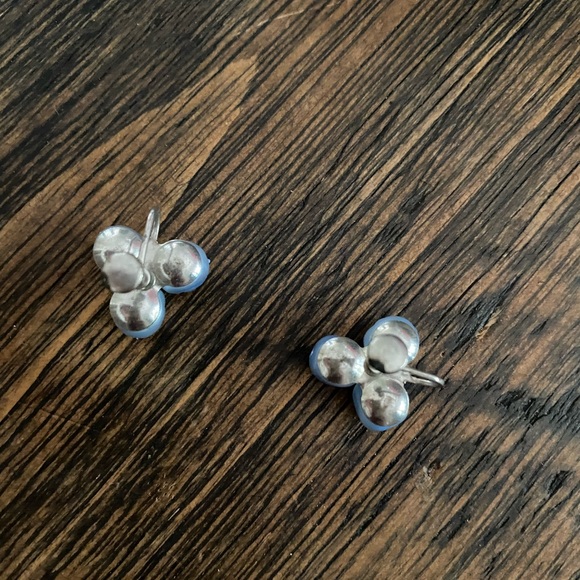 3/$15🥳 Vintage cluster screw-back earrings - Picture 4 of 7